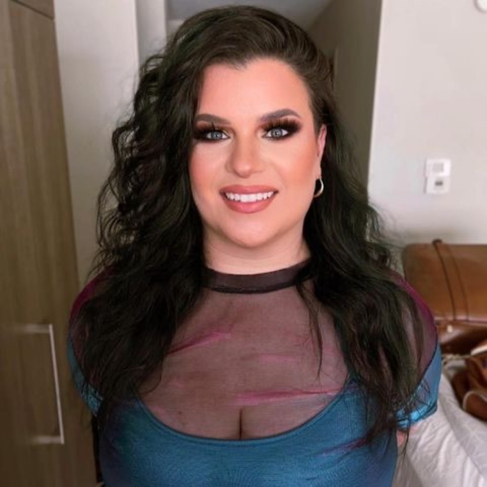Meet your Posher, Adrienne